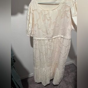 Cream 2x boutique dress.NWT. Beautiful dress,perfect for family photos